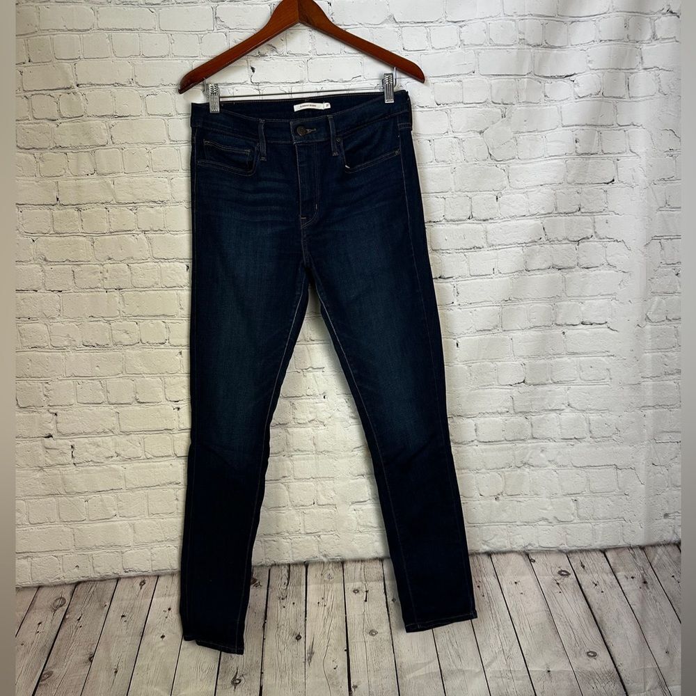 Levi’s Slimming Skinny Women's Dark Blue Jeans Size 31